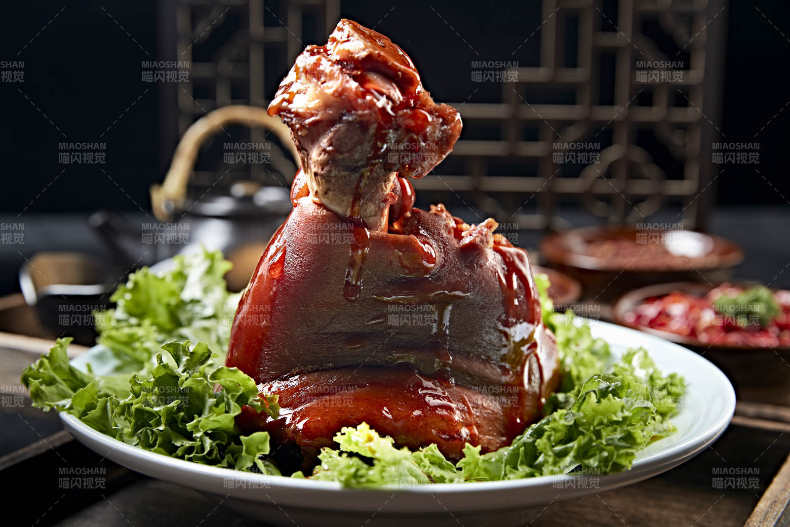 婚宴菜浇汁红焖肘子图片