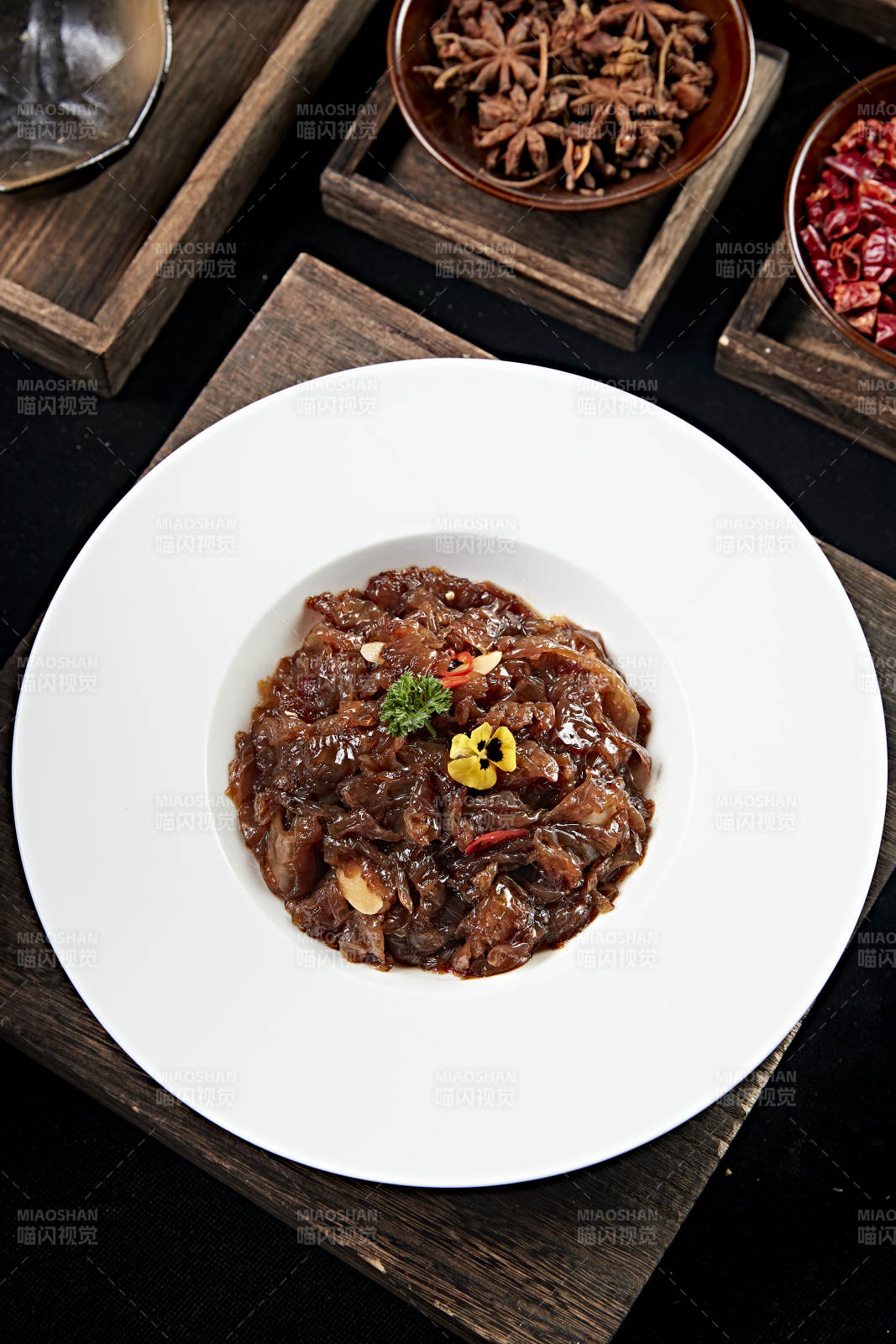 美味红油凉拌老醋蛰头图片