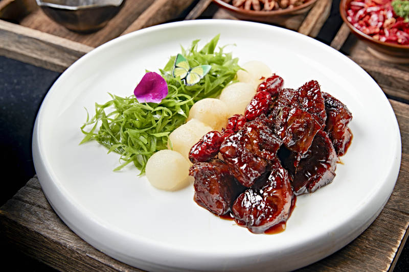 红枣荔枝配红烧和牛粒图片