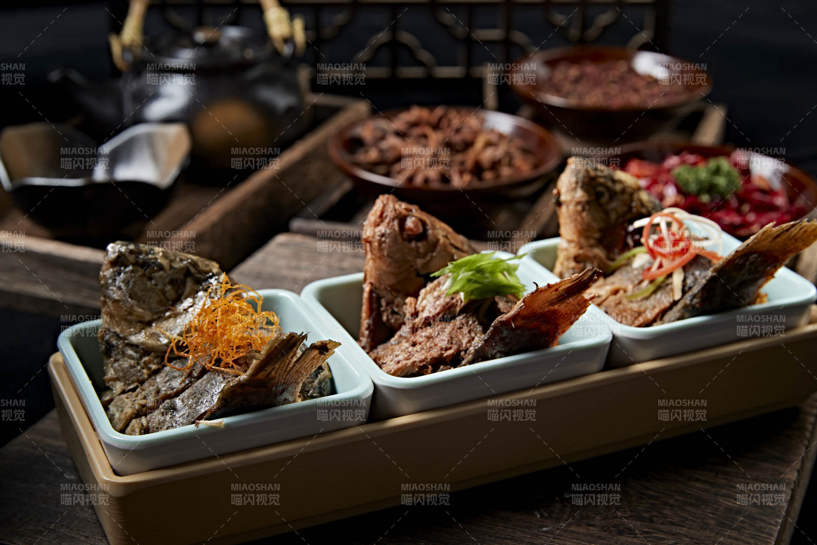 香酥炖野生高背鲫鱼图片