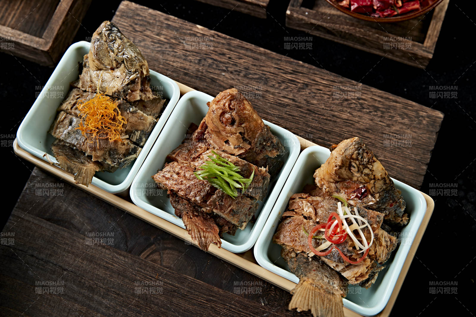 香酥炖野生高背鲫鱼图片