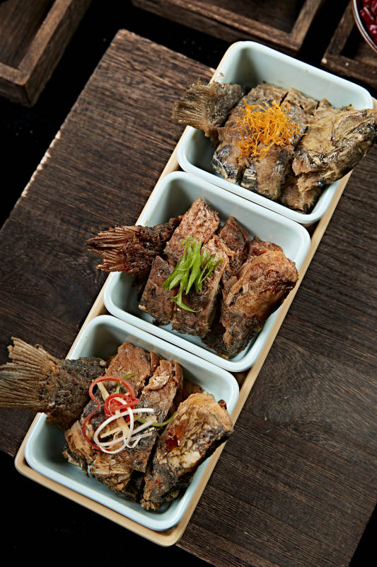 香酥炖野生高背鲫鱼图片