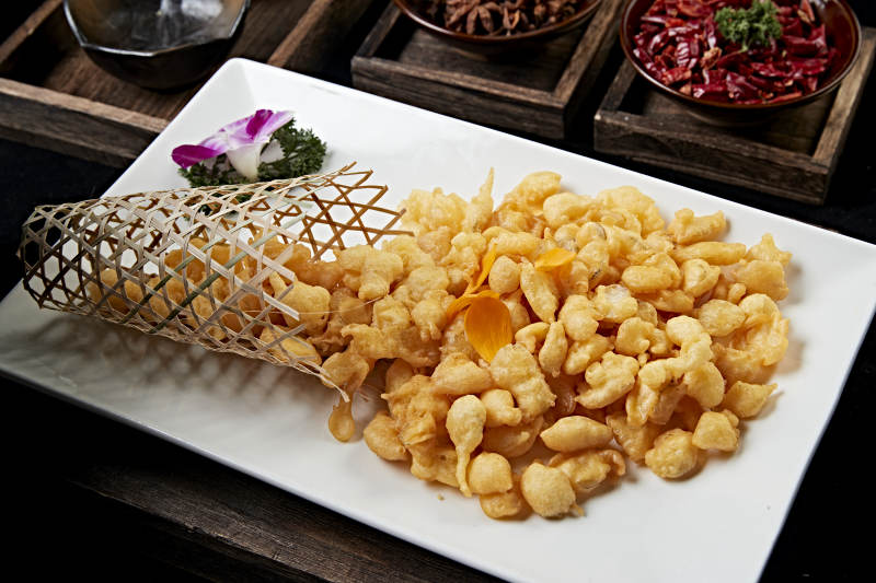 香酥油炸野生鲤鱼鱼鳞图片