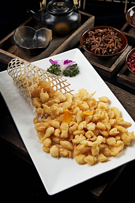 香酥油炸野生鲤鱼鱼鳞图片