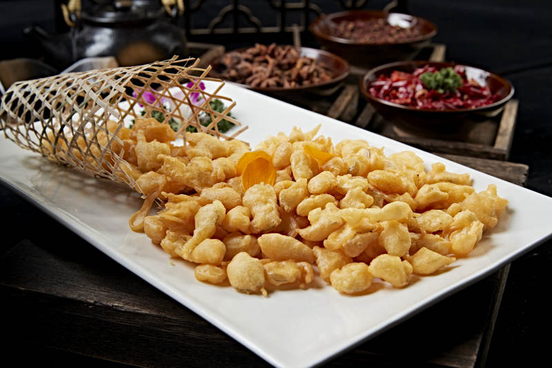 香酥油炸野生鲤鱼鱼鳞图片