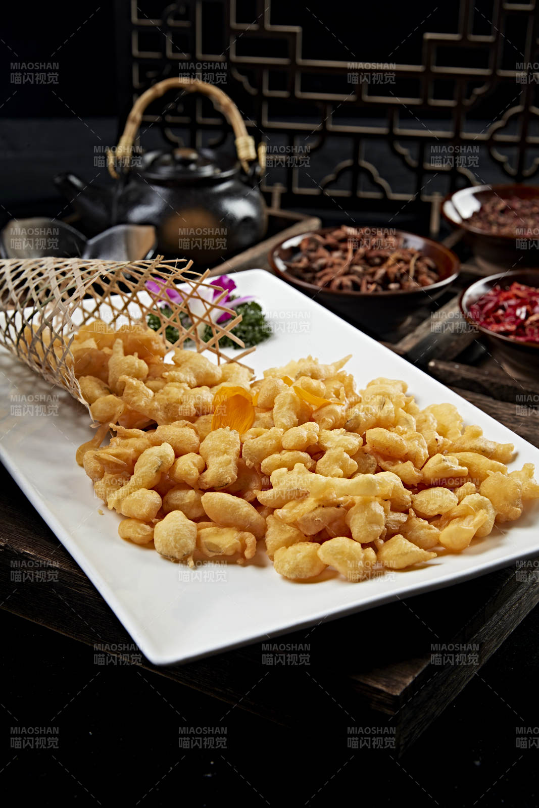 香酥油炸野生鲤鱼鱼鳞图片