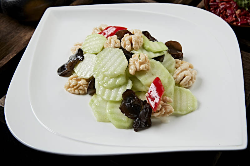 彩椒木耳芦笋炒鲜核桃仁图片