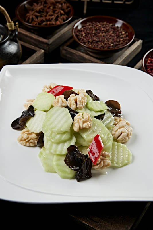 彩椒木耳芦笋炒鲜核桃仁图片