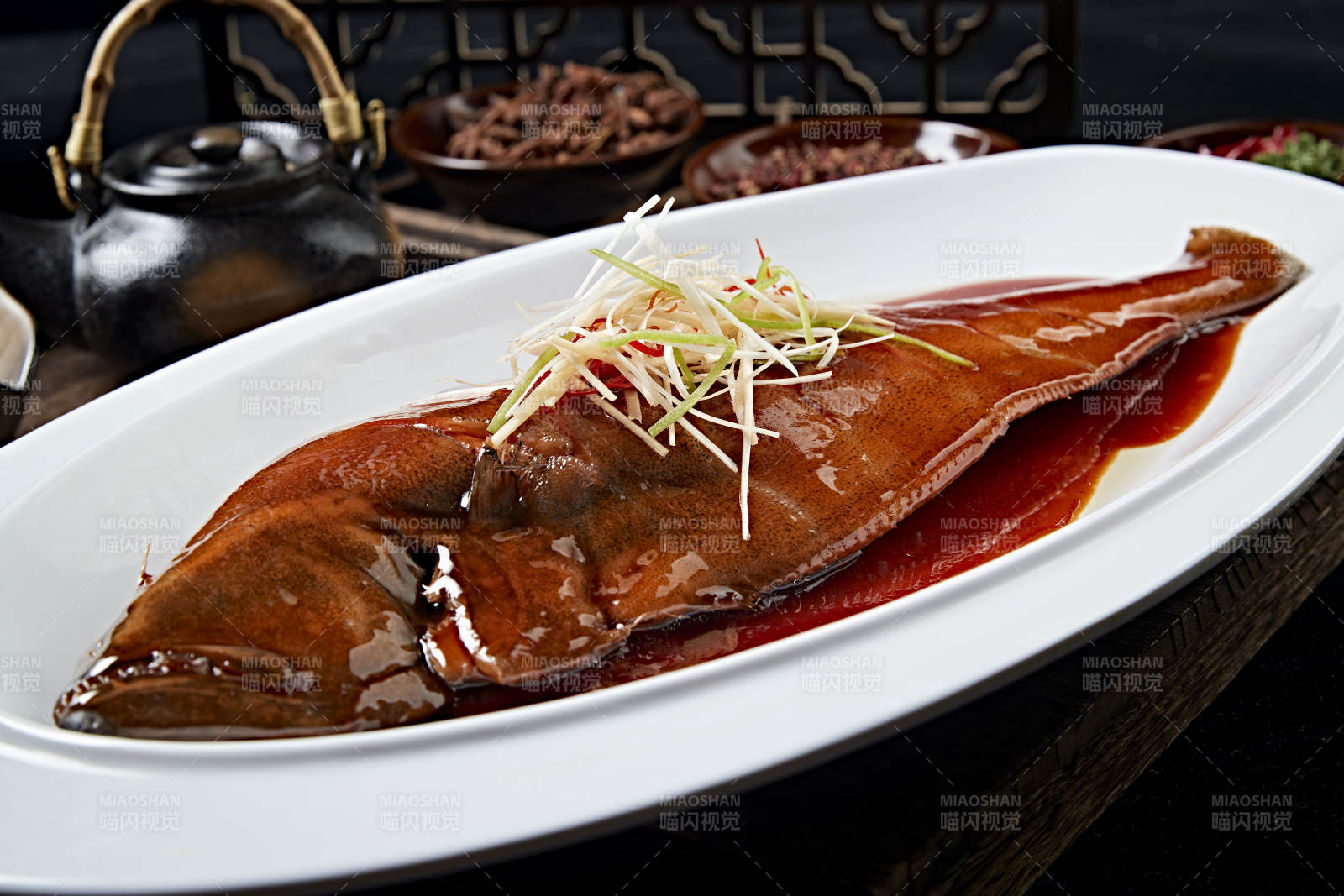 浇汁深海鲽鱼图片