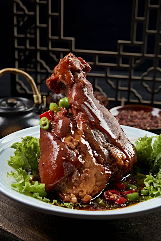 婚宴菜浇汁红焖肘子图片