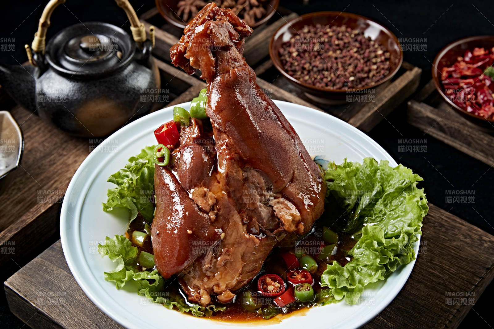 婚宴菜浇汁红焖肘子图片