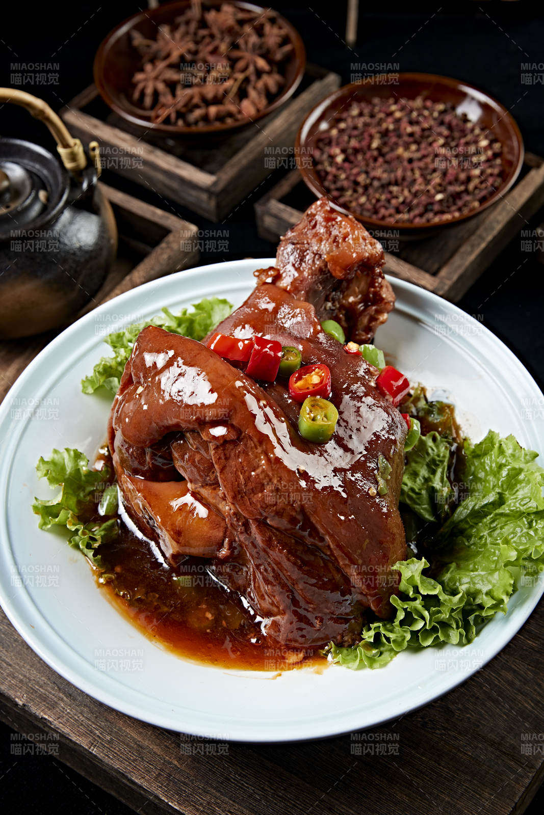 婚宴菜浇汁红焖肘子图片