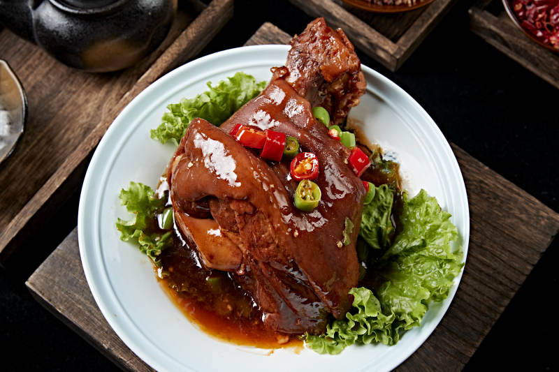 婚宴菜浇汁红焖肘子图片