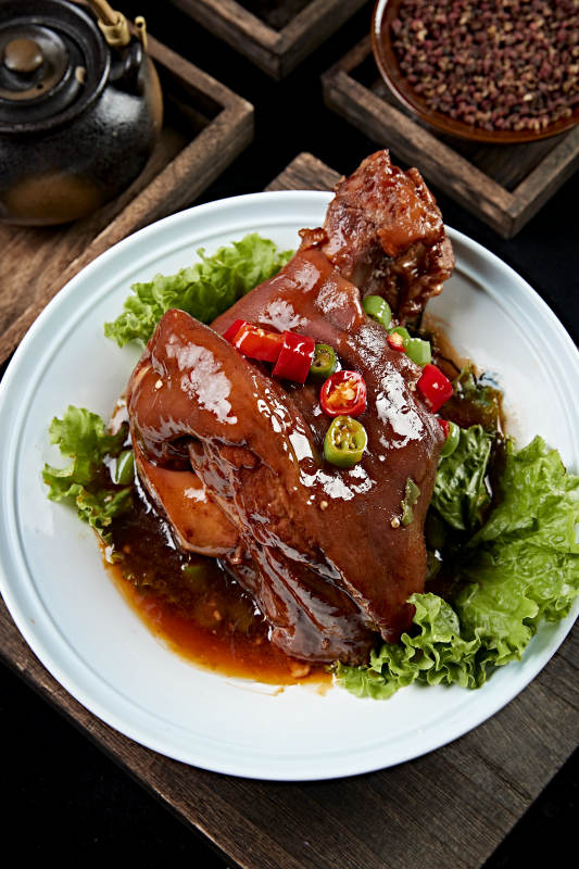 婚宴菜浇汁红焖肘子图片