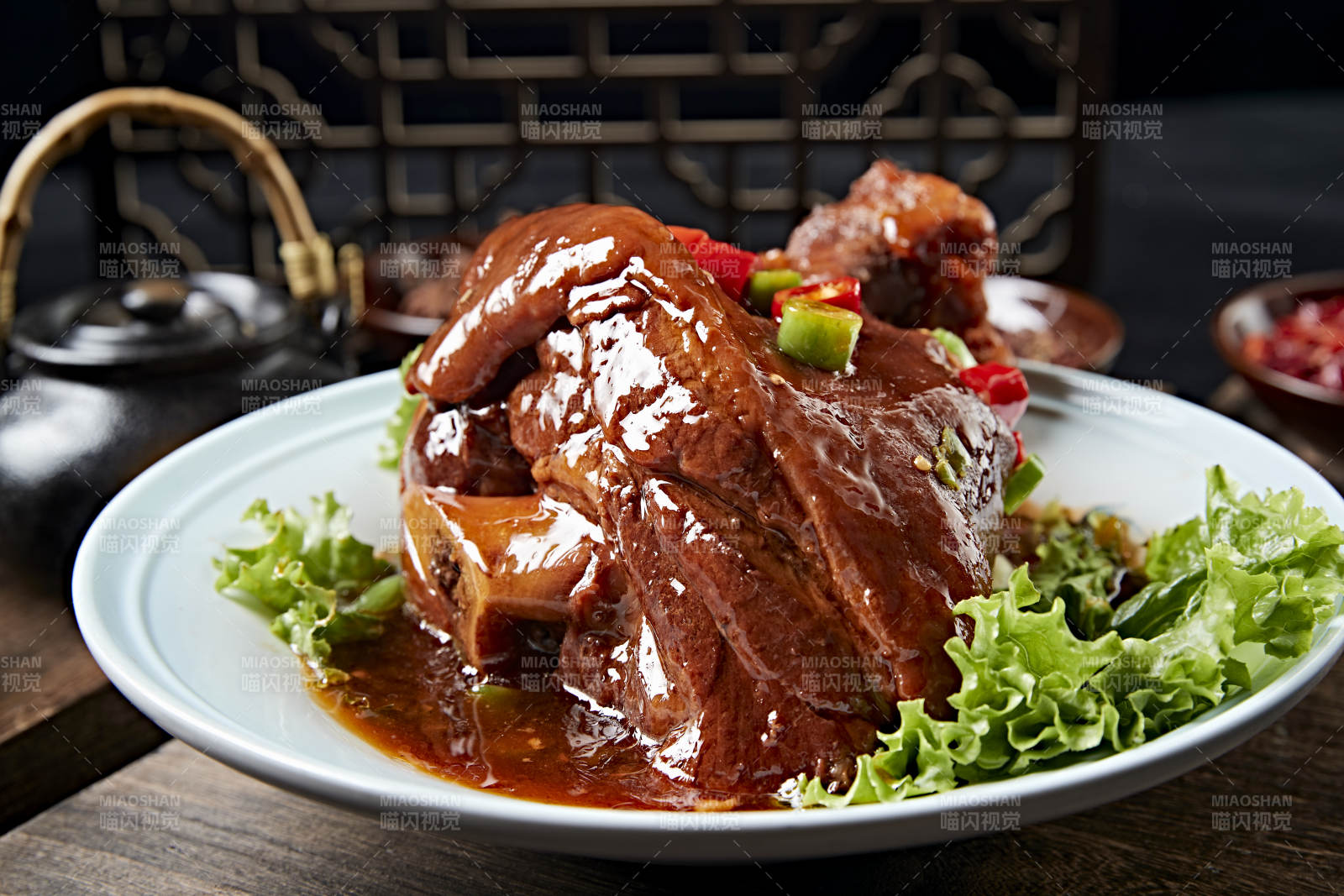 婚宴菜浇汁红焖肘子图片