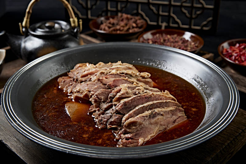 红油炖煮牛五花肉图片