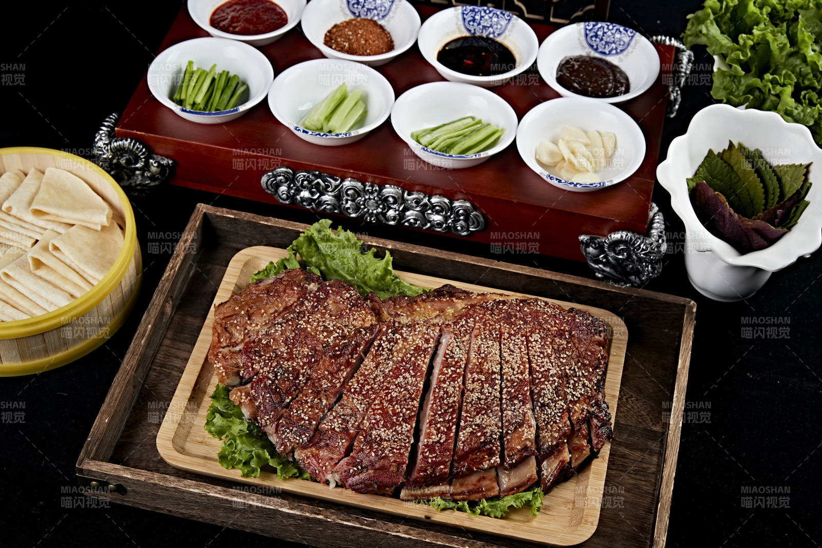 蒙古族炭烤羊排图片