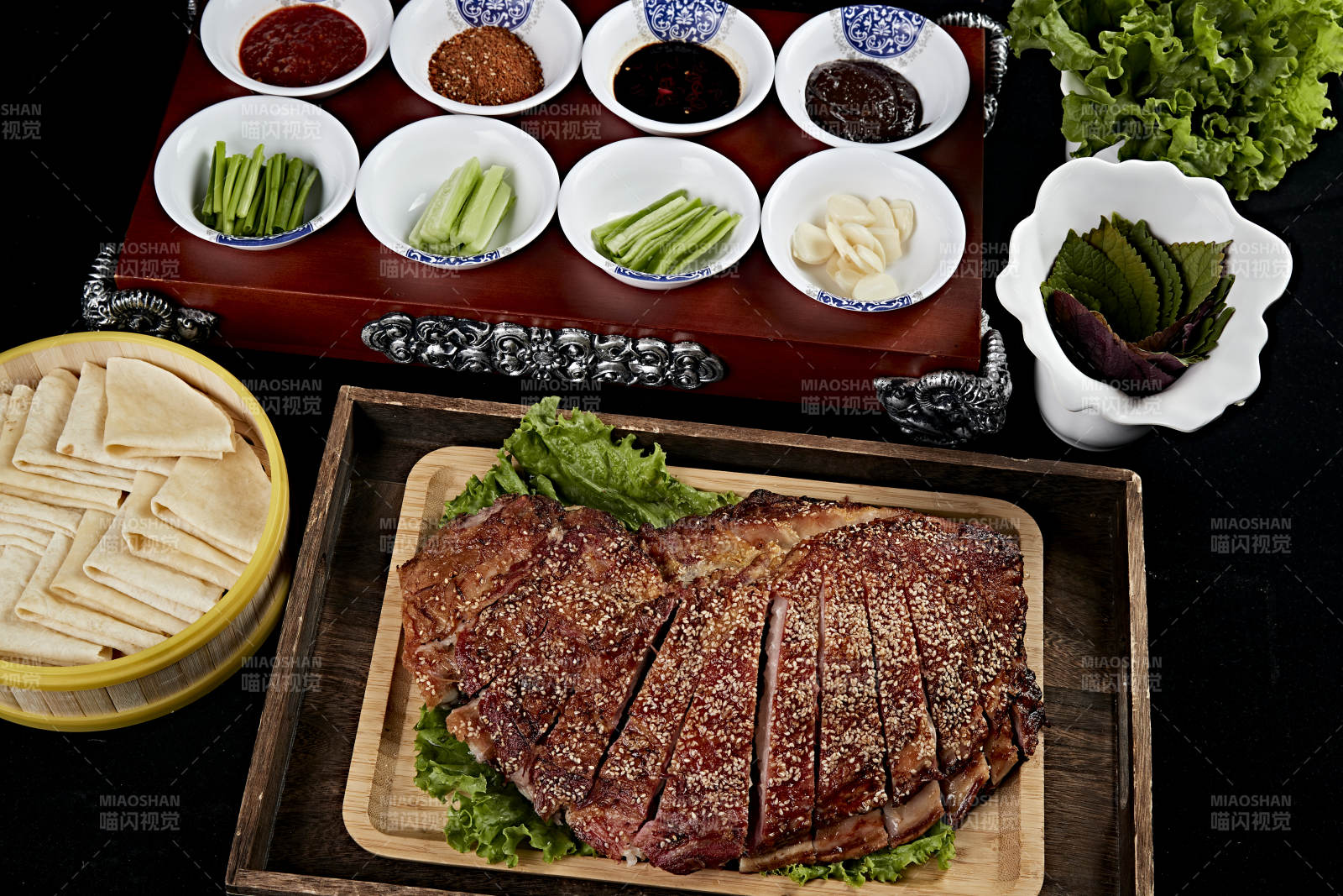 蒙古族炭烤羊排图片