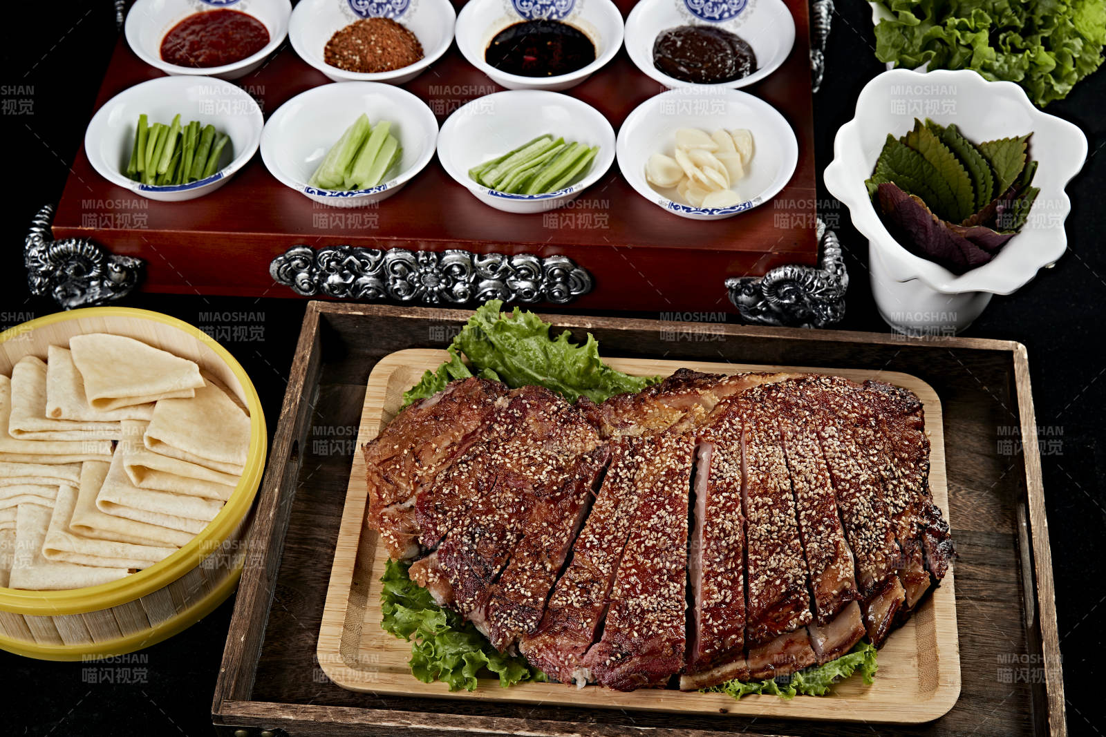 蒙古族炭烤羊排图片