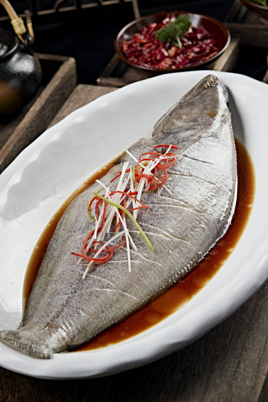 浇汁清蒸海鲈鱼图片