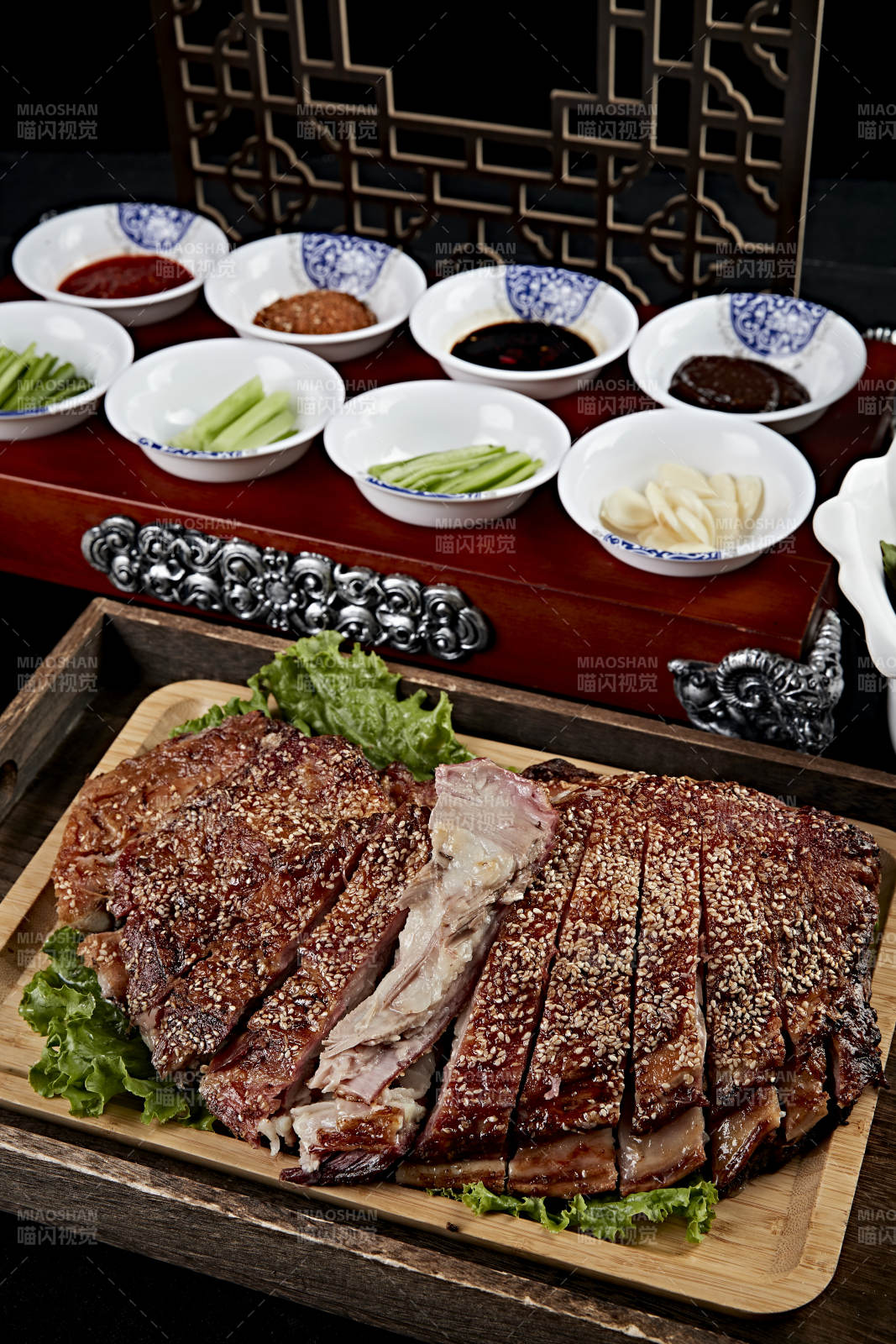 蒙古族炭烤羊排图片