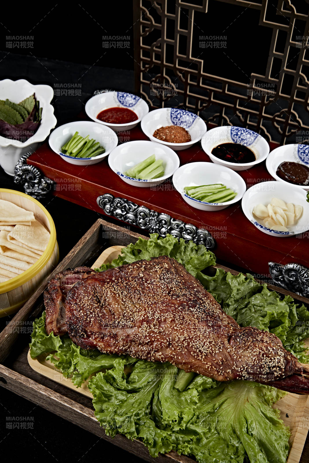 香酥炭烤羊腿图片