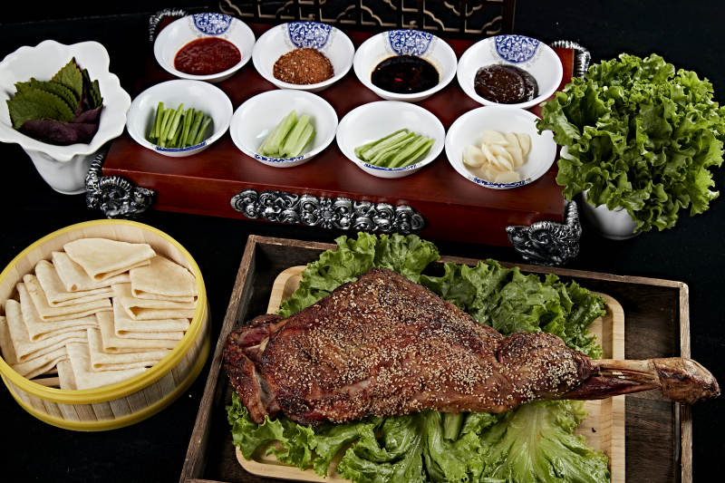 香酥炭烤羊腿图片