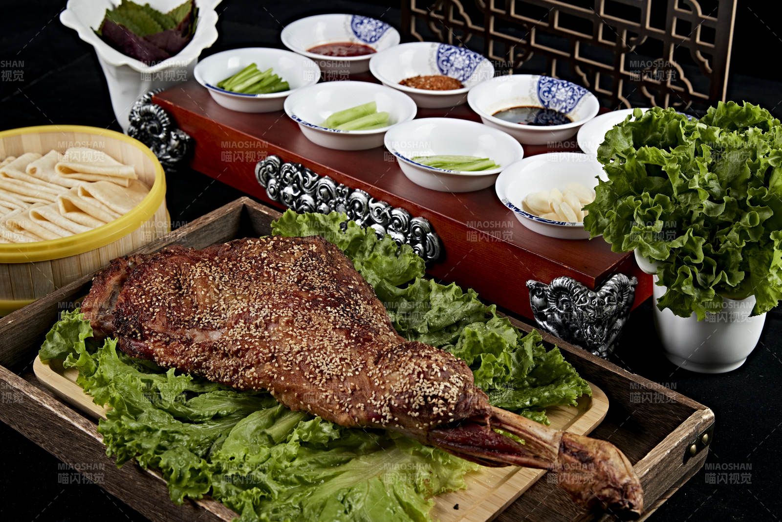 香酥炭烤羊腿图片