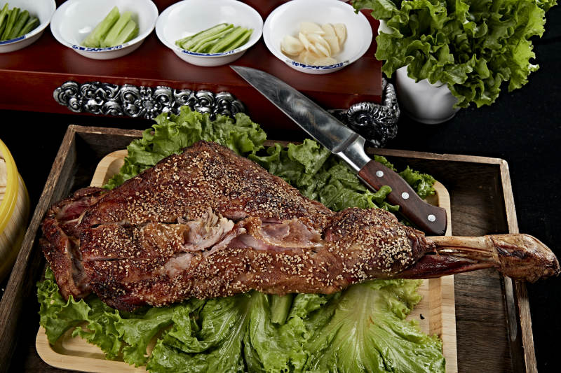香酥炭烤羊腿图片