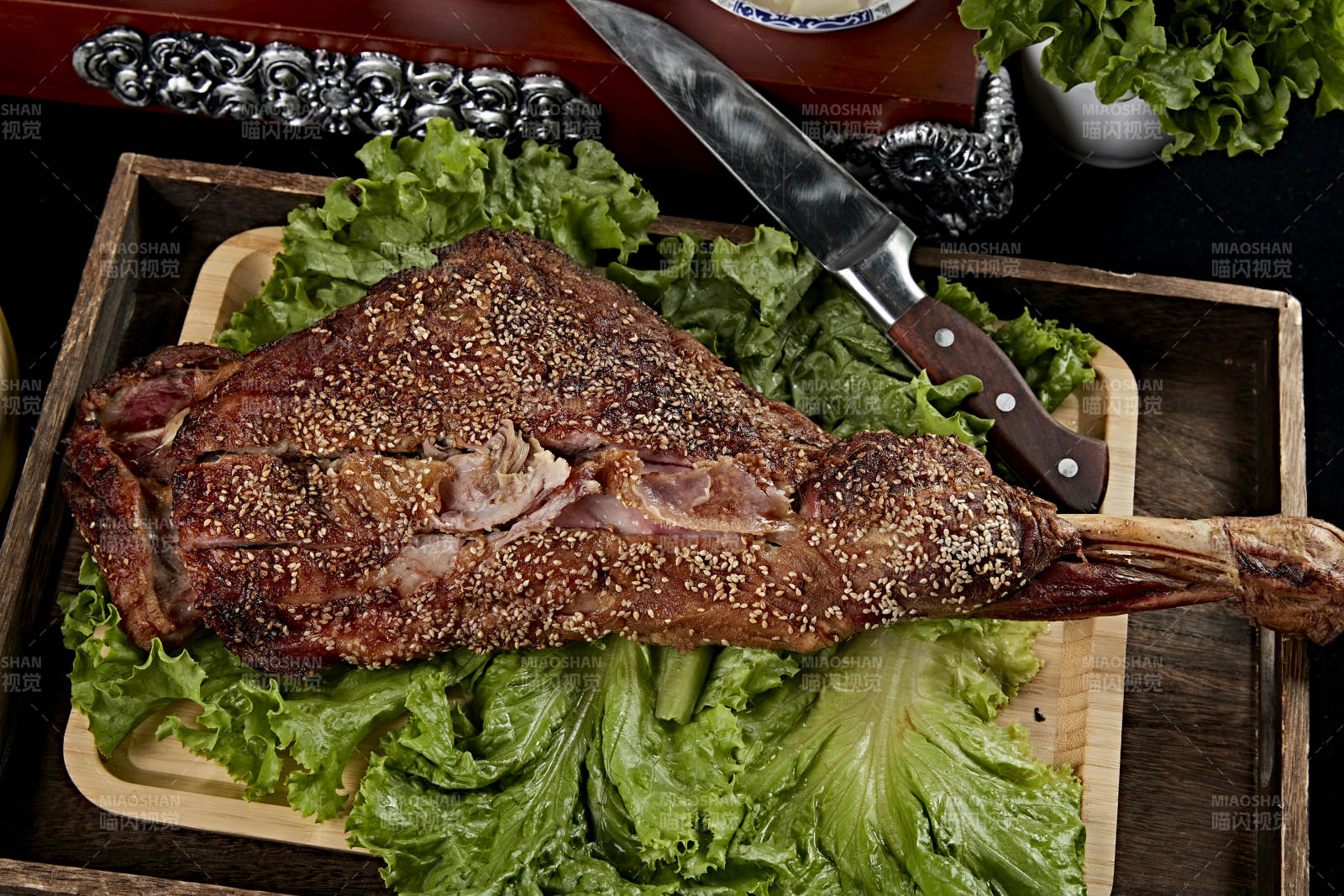 香酥炭烤羊腿图片