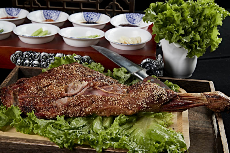 香酥炭烤羊腿图片
