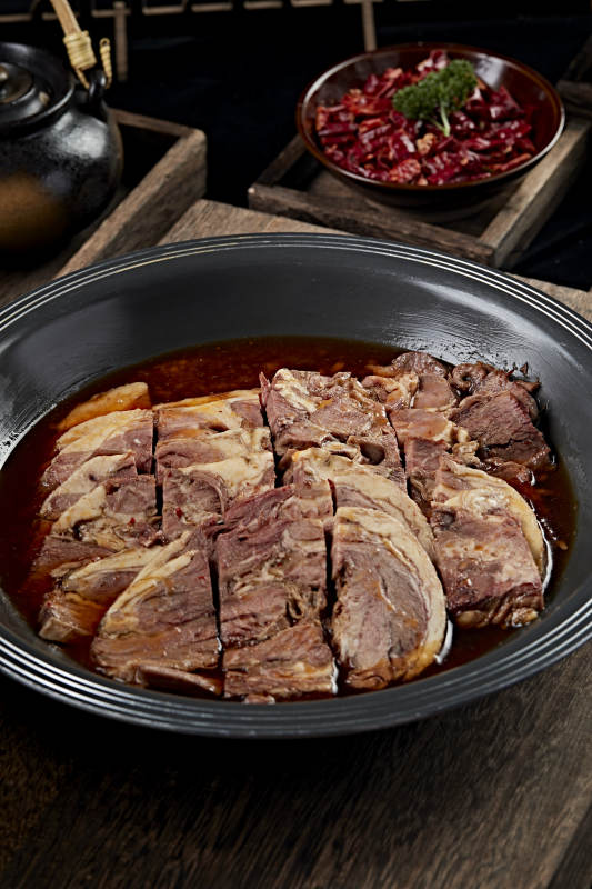 红油炖煮牛五花肉图片