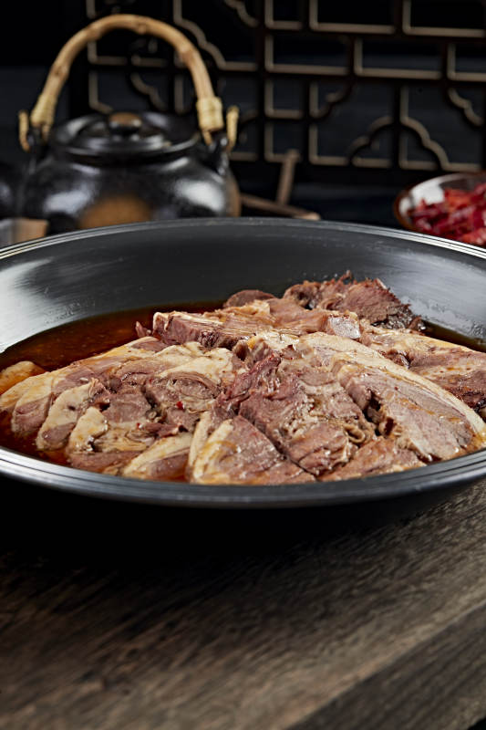 红油炖煮牛五花肉图片