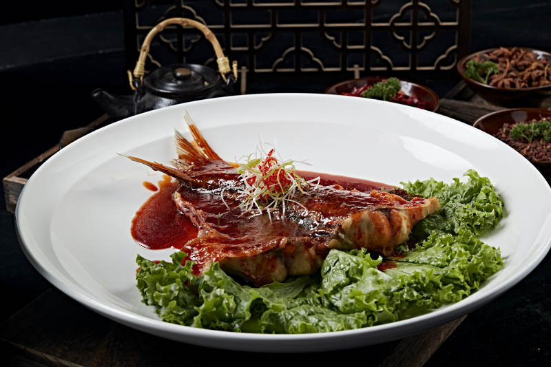 浇汁红烧大鱼尾图片