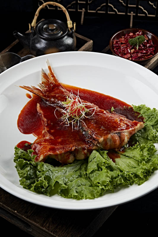 浇汁红烧大鱼尾图片