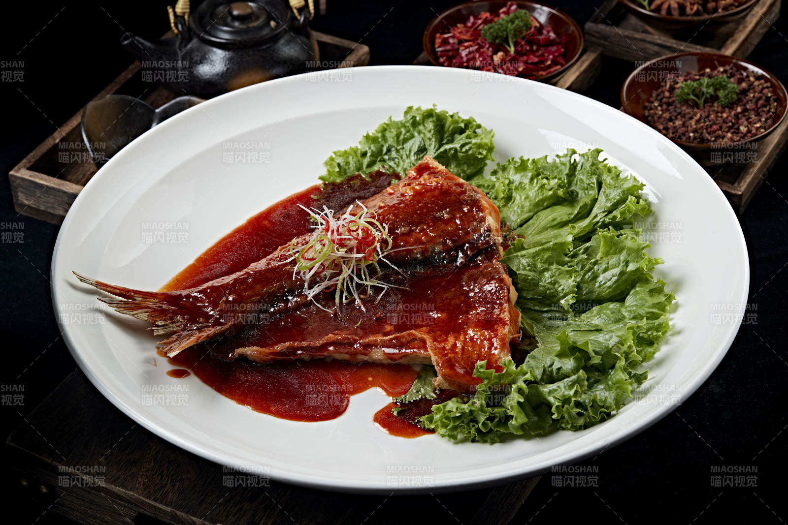 浇汁红烧大鱼尾图片