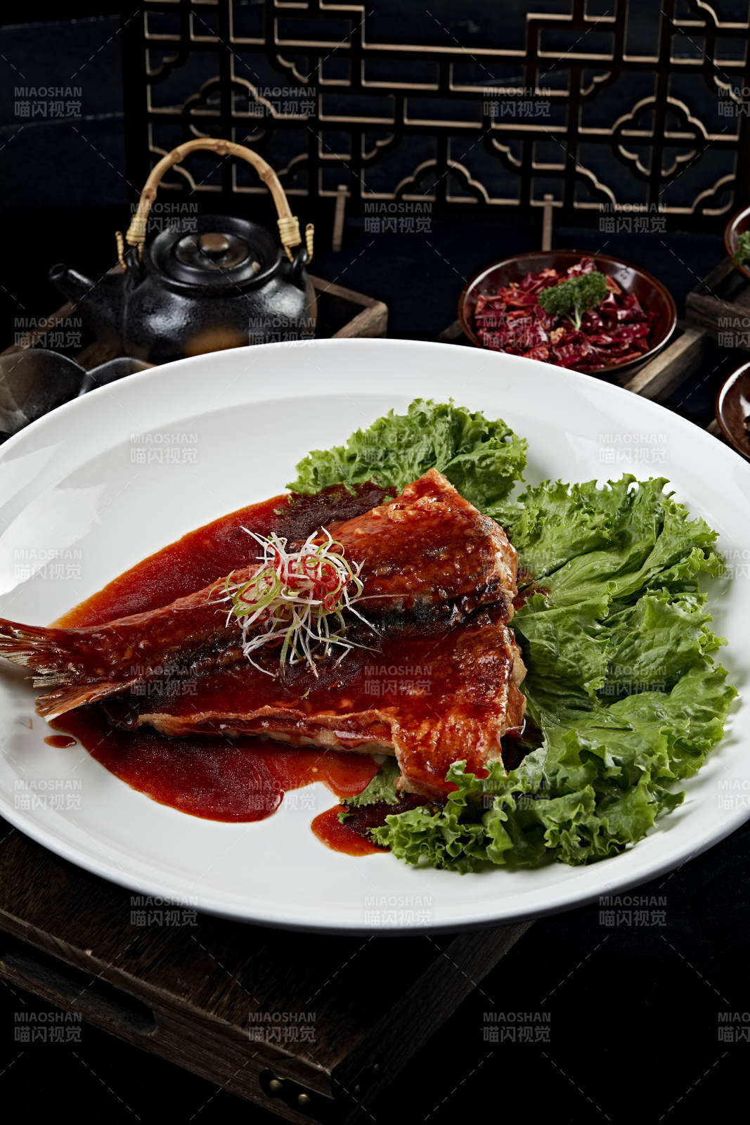 浇汁红烧大鱼尾图片