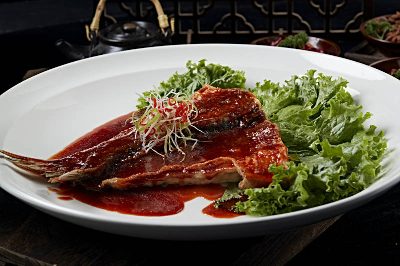 浇汁红烧大鱼尾图片