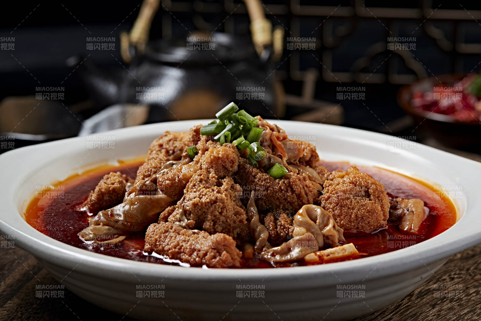 红油辣味炖鱼杂图片