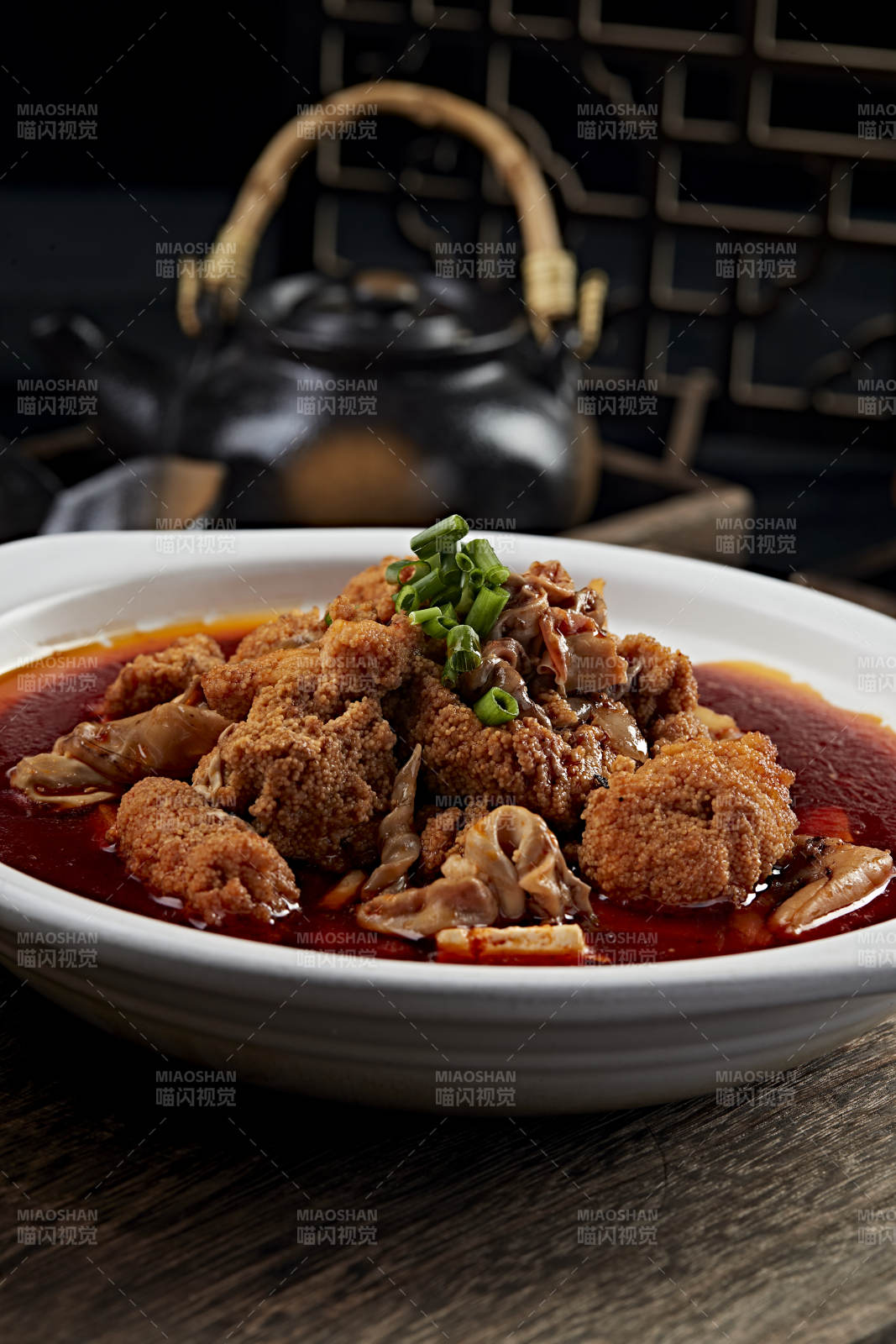 红油辣味炖鱼杂图片