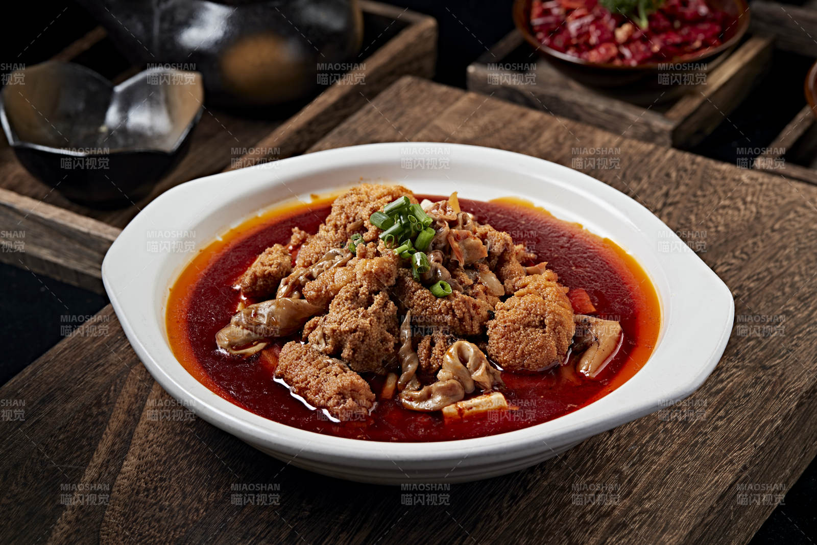 红油辣味炖鱼杂图片