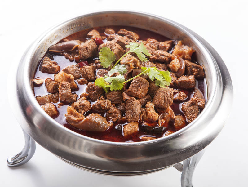 铁锅红焖带皮羊肉图片