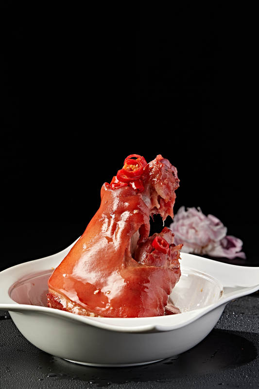 浇汁红焖肘子图片