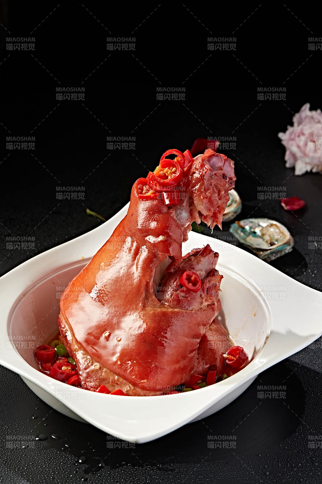 浇汁红焖肘子图片