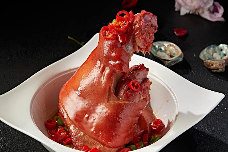 浇汁红焖肘子图片