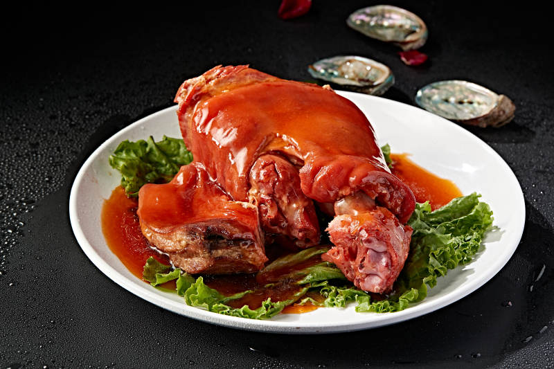 浇汁红焖肘子图片