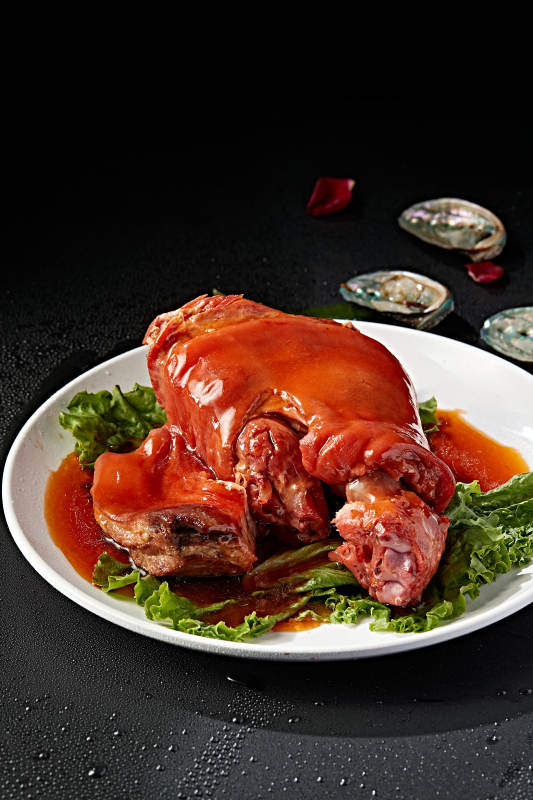 浇汁红焖肘子图片