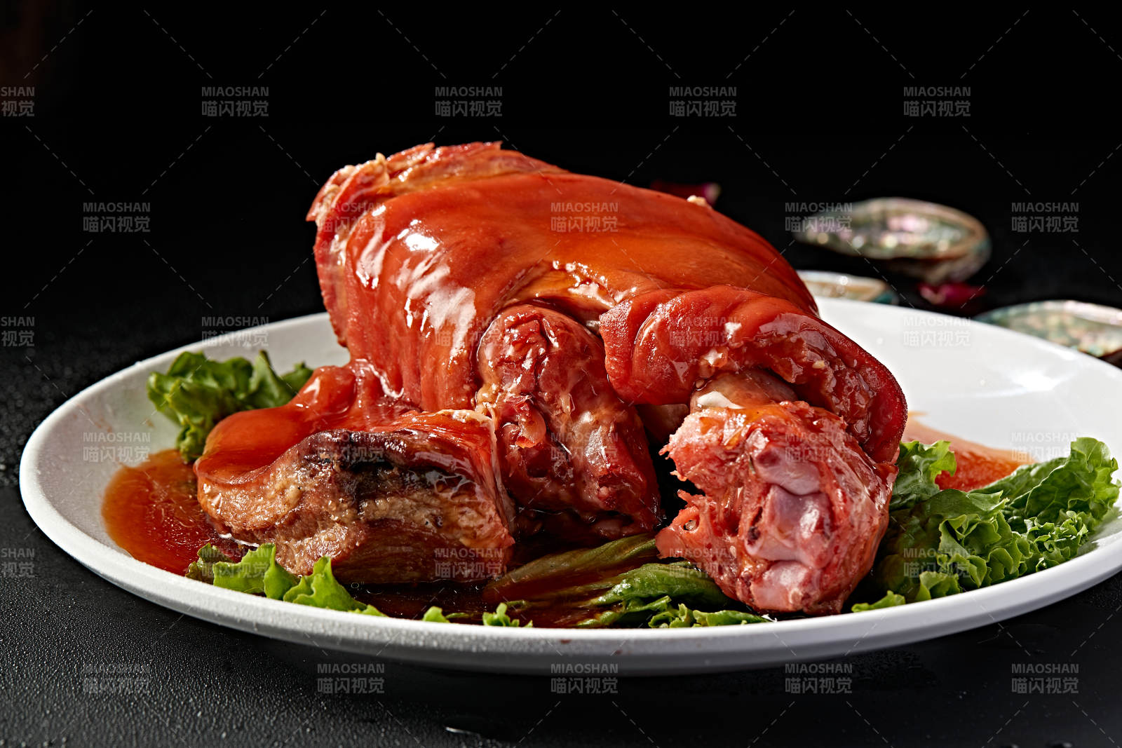 浇汁红焖肘子图片