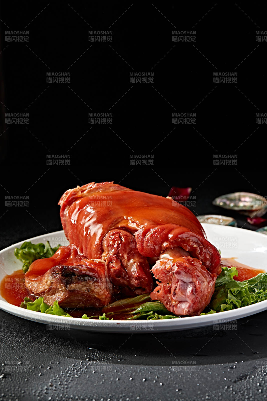 浇汁红焖肘子图片