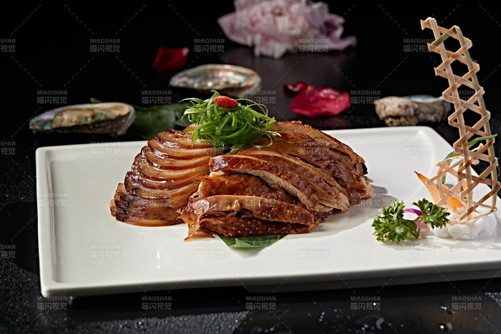 肘花熏鸡双拼图片